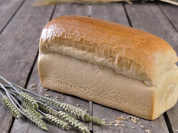Wit brood ongesneden