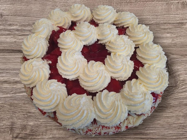 Aarbeienvlaai harde wener slagroom
