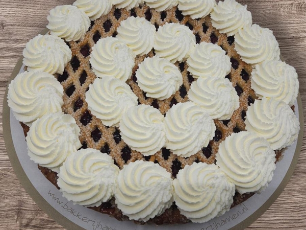 Kersenvlaai slagroom