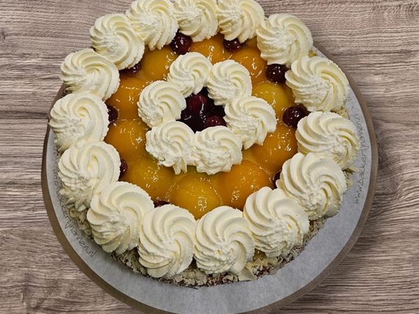 Gesort.fruitvlaai bladerdeeg met slagr.